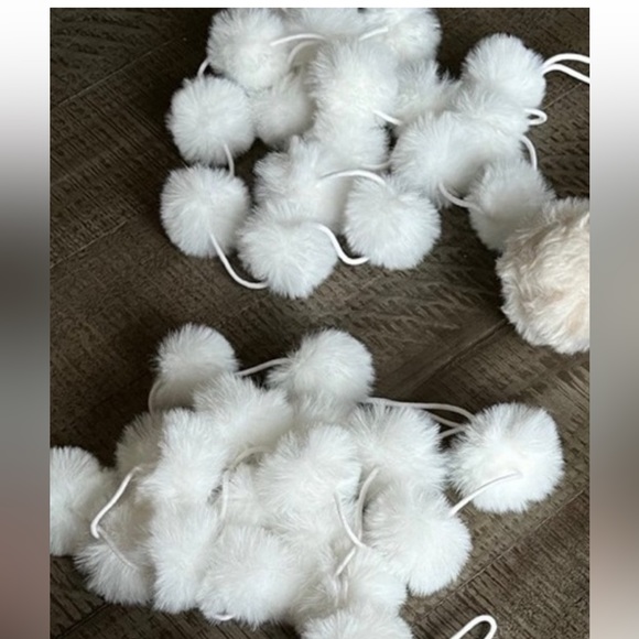 2 small white Pom Pom garlands - Picture 1 of 1